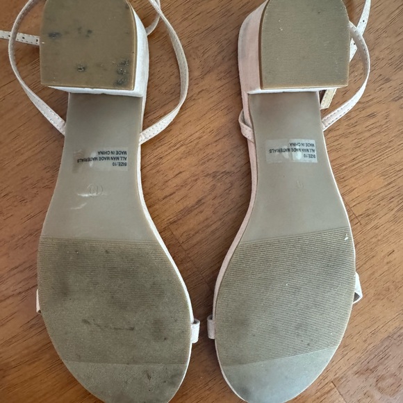 Lulu’s light nude heels - Picture 3 of 4